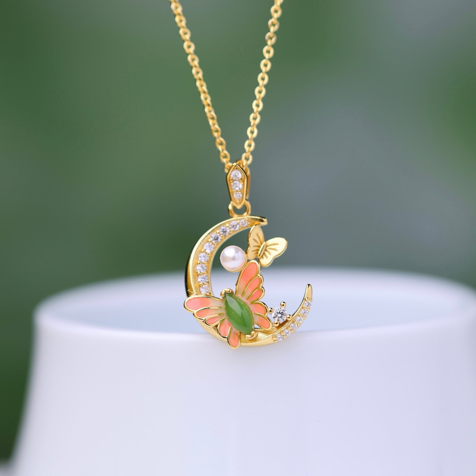 An Exquisite Sterling Silver-Gold Plated Inlaid Jasper Enamel Pendant,Inlaid Diamond: An Exquisite Sterling Silver-Gold Plated Inlaid Jasper Enamel Pendant,Inlaid Diamond,Size:3mmx6mm 纯银镀金镶碧玉珐琅吊坠,嵌ż