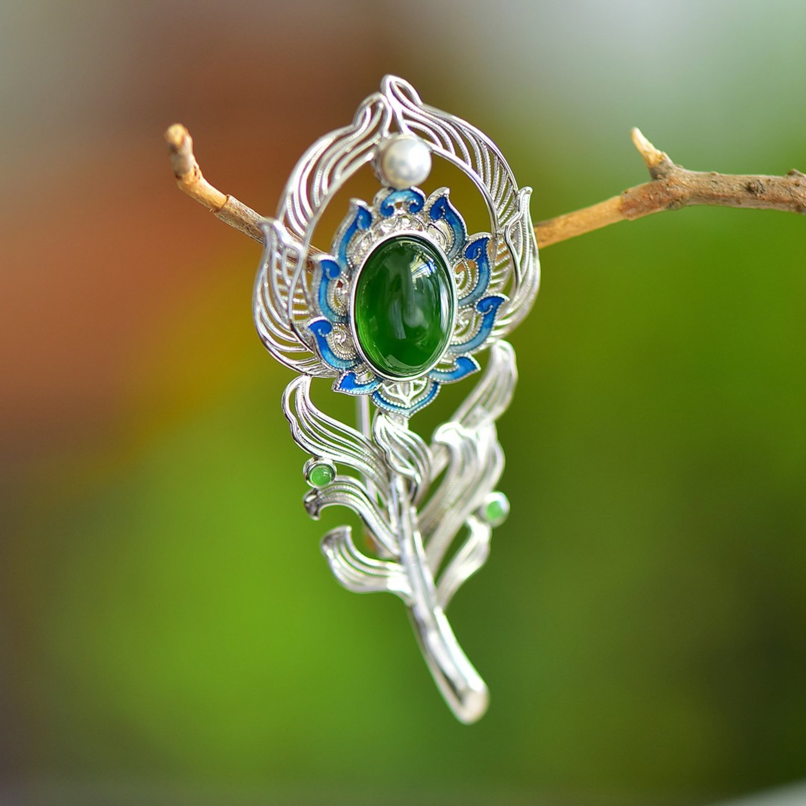 An Exquisite Sterling Silver Inlaid Jasper Brooch,Inlaid Pearls: An Exquisite Sterling Silver Inlaid Jasper Brooch,Inlaid Pearls,Size:10mmx10mm 纯银镶碧玉胸针，嵌珍珠