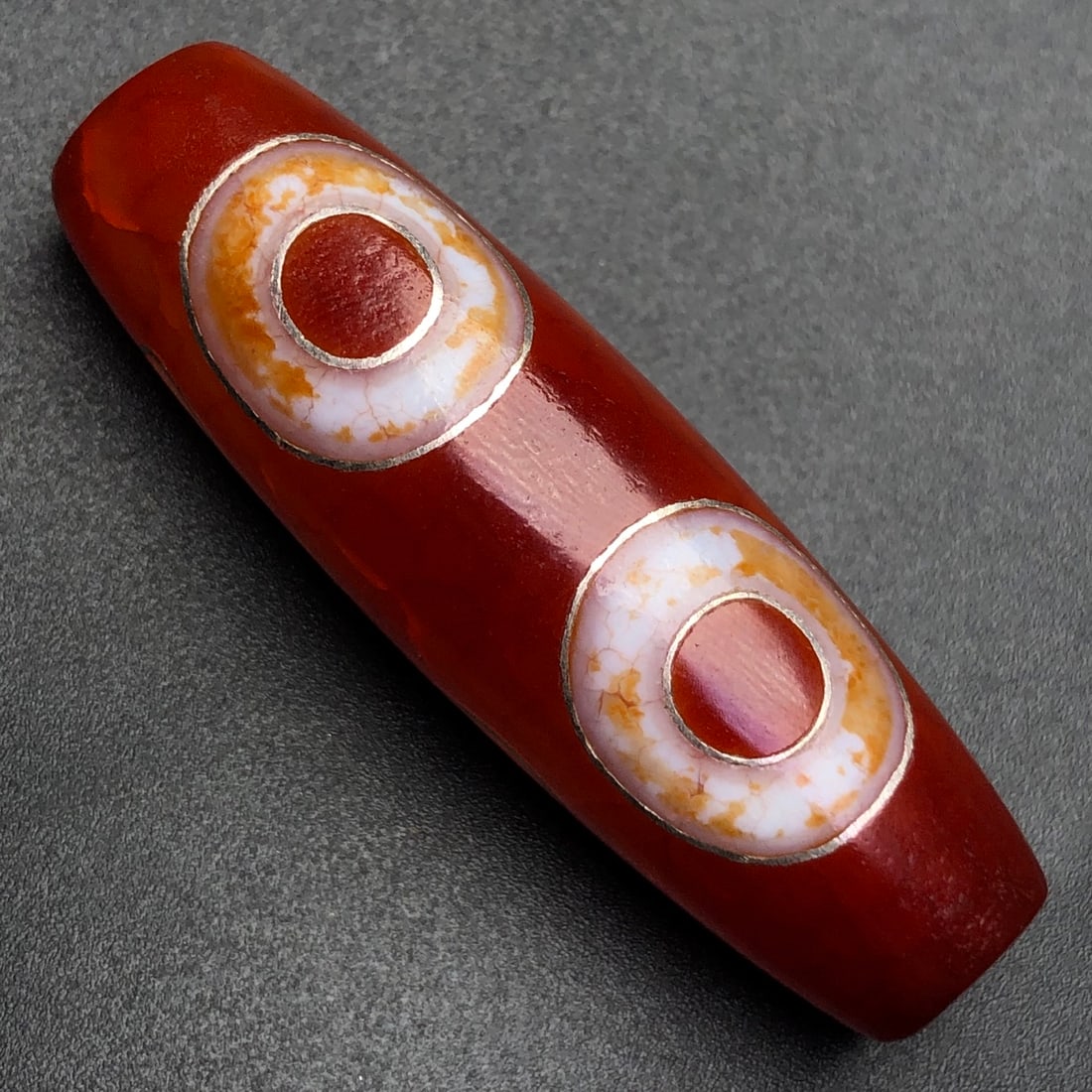 An Exquisite Dzi Bead Pendant,Inlaid Silver Wire: An Exquisite Dzi Bead Pendant,Inlaid Silver Wire,Size:48mmx15mm,Weight16.5g 天珠挂件,嵌银丝