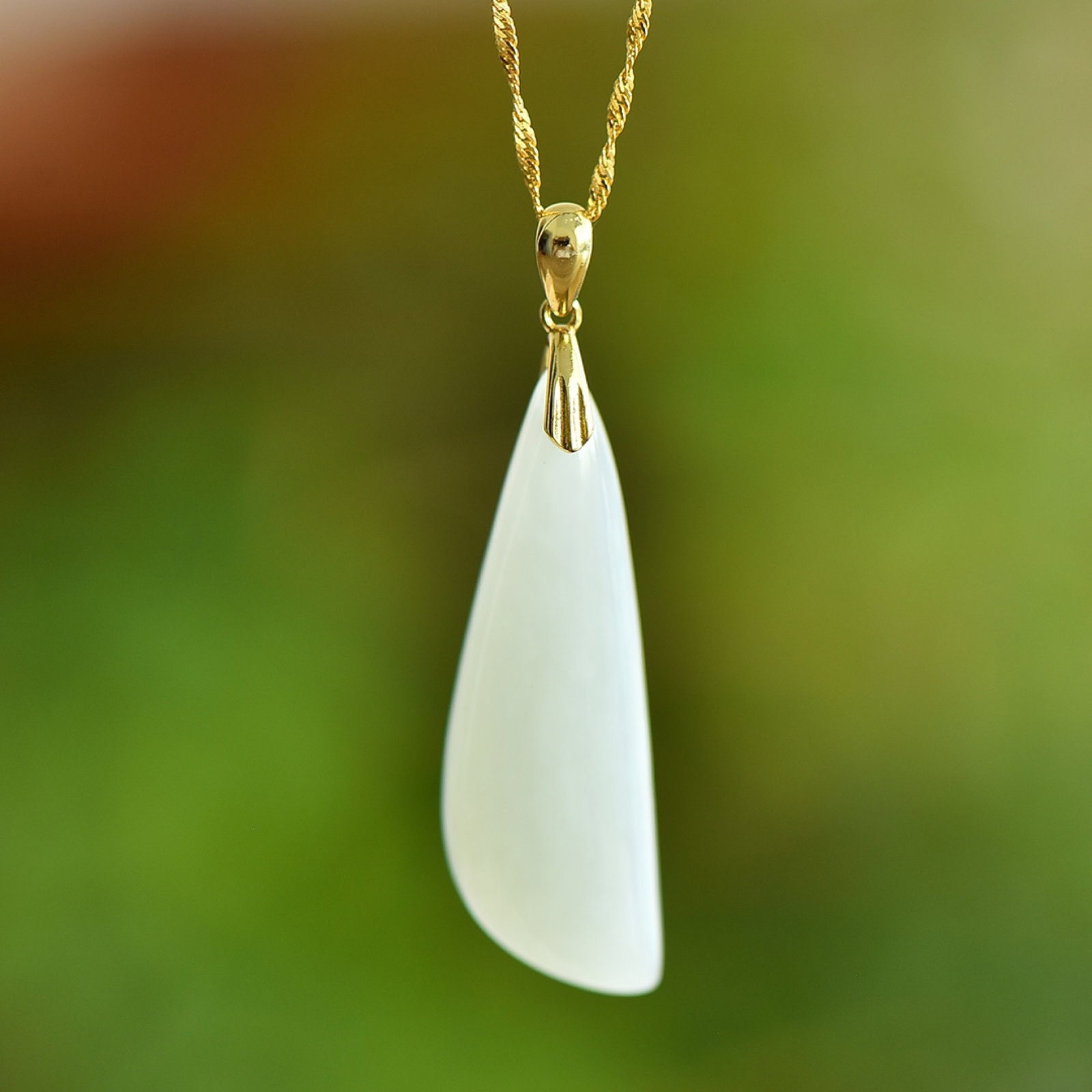 An Exquisite Sterling Silver-Gold Plated Inlaid White Jade Pendant: An Exquisite Sterling Silver-Gold Plated Inlaid White Jade Pendant,Size:13mmx41mm 纯银镀金镶白玉吊坠