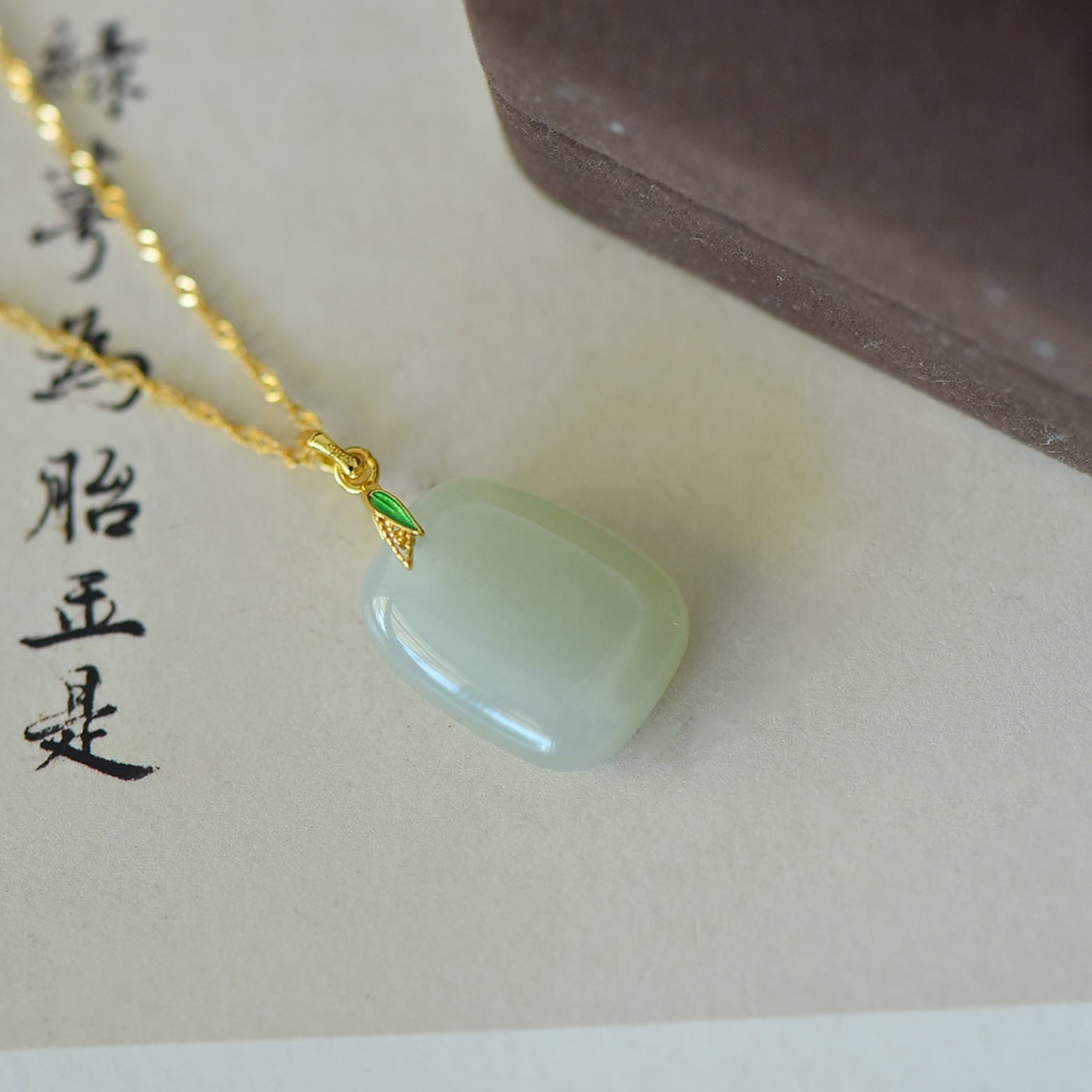 An Exquisite Sterling Silver-Gold Plated Inlaid Sapphire Enamel Pendant: An Exquisite Sterling Silver-Gold Plated Inlaid Sapphire Enamel Pendant Size:15mmx20mm 纯银镀金镶青玉珐琅吊坠