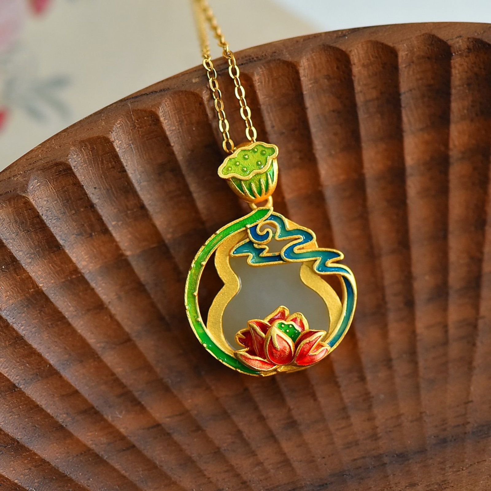 An Exquisite Sterling Silver-Gold Plated Inlaid White Jade Pendant: An Exquisite Sterling Silver-Gold Plated Inlaid White Jade Pendant 纯银镀金镶白玉吊坠