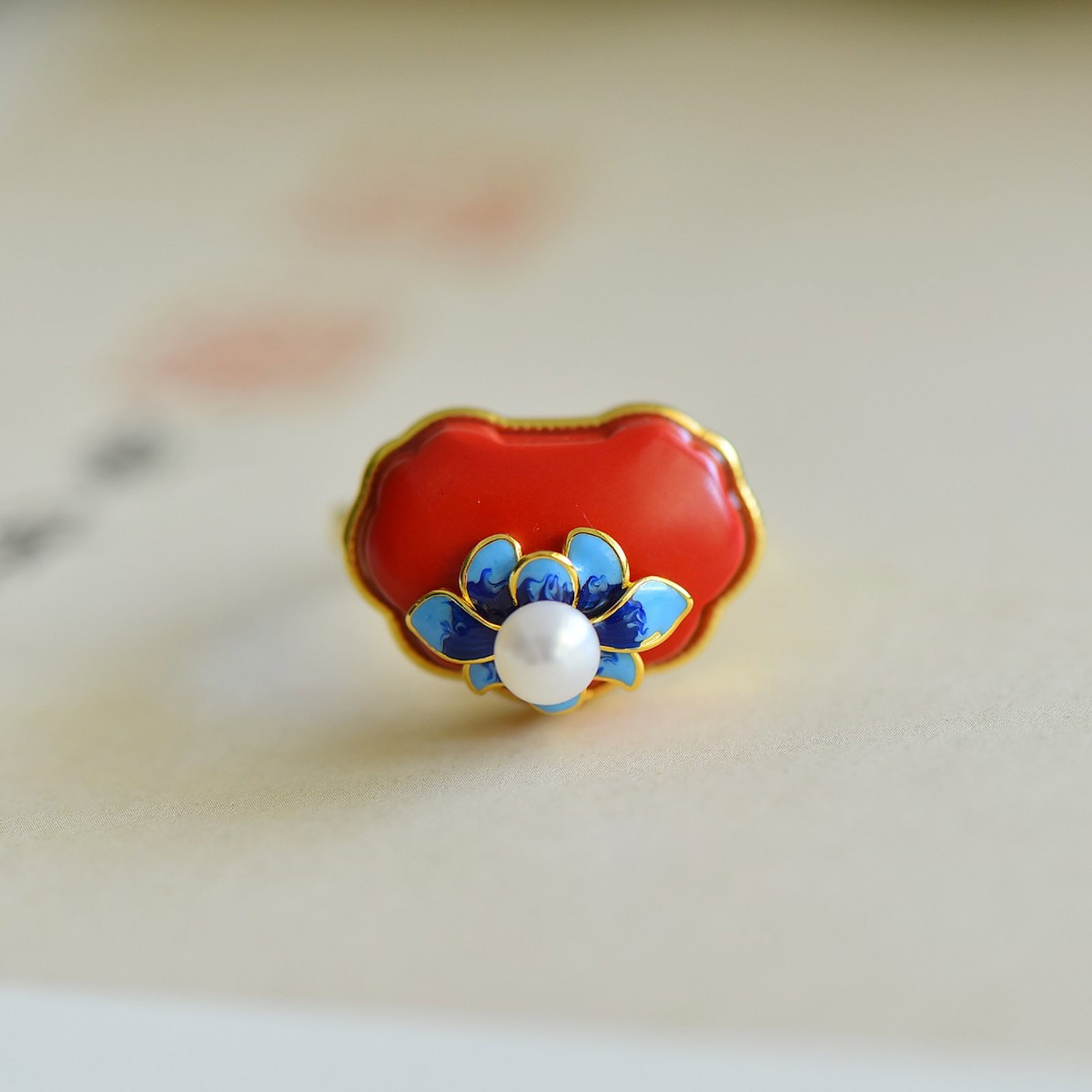 An Exquisite Sterling Silver-Gold Plated Inlaid Cinnabar Ring,Inlaid Pearls: An Exquisite Sterling Silver-Gold Plated Inlaid Cinnabar Ring,Inlaid Pearls,Size:13mmx18mm 寓意:事事如意