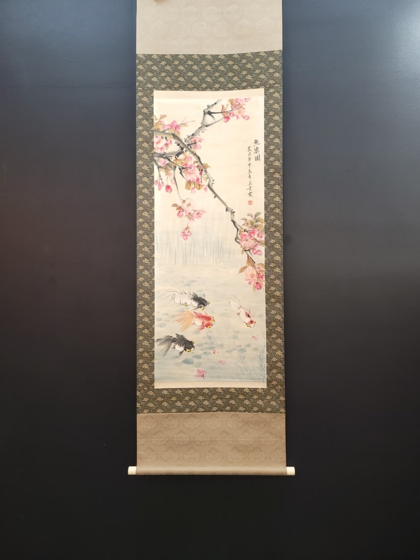 A Chinese Vertical Scroll Ink Painting of Fish on Paper: A Chinese Vertical Scroll Ink Painting of Fish on Paper Wu qingxia Without frame Size:15.7inx40.7in吴青霞鱼乐图 纸本立轴Without frame Size:4