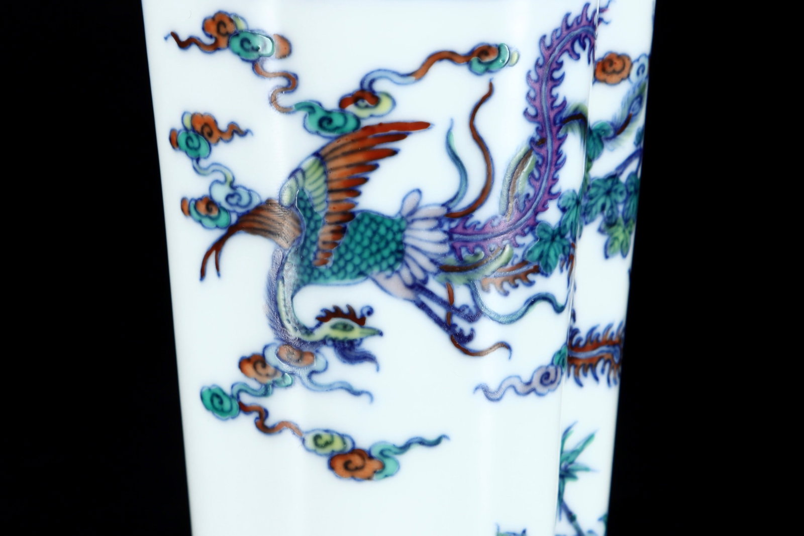 An Exquisite Doucai Phoenix Pattern Lotus Pattern Vase - 2
