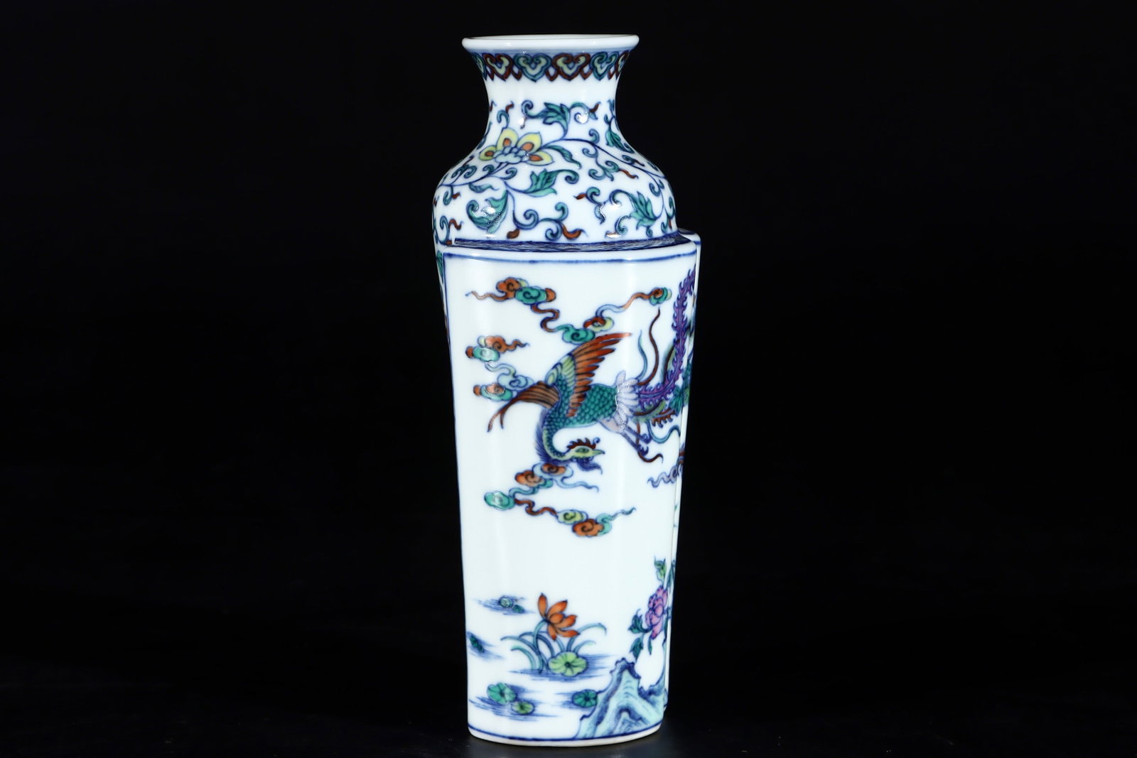 An Exquisite Doucai Phoenix Pattern Lotus Pattern Vase - 3