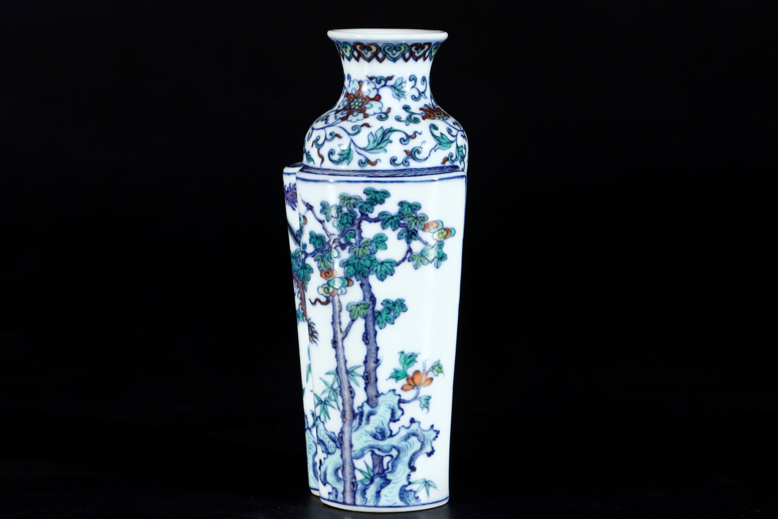 An Exquisite Doucai Phoenix Pattern Lotus Pattern Vase - 4