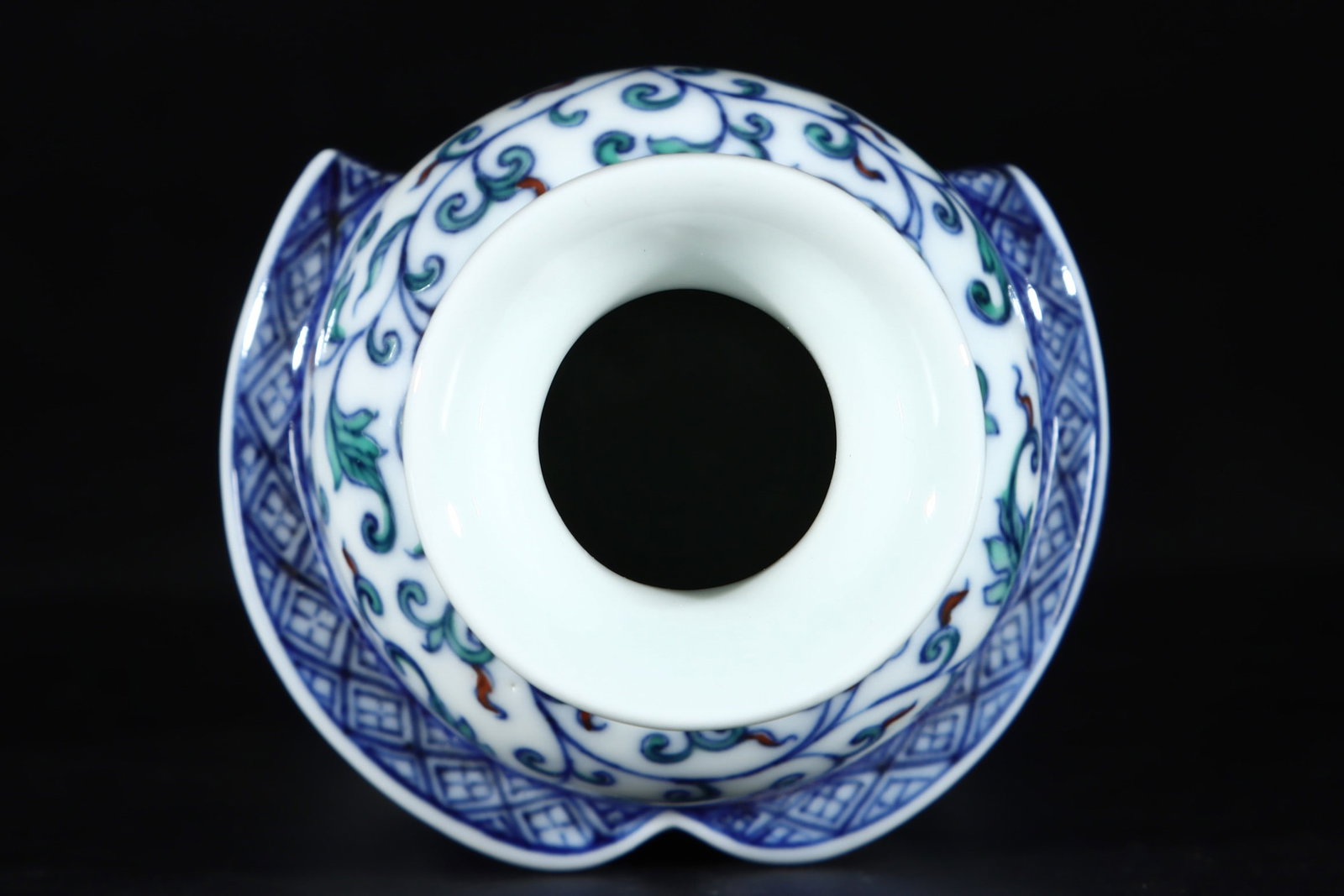 An Exquisite Doucai Phoenix Pattern Lotus Pattern Vase - 7