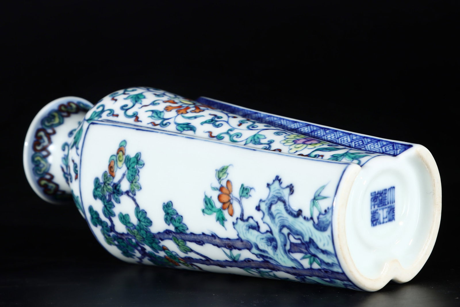 An Exquisite Doucai Phoenix Pattern Lotus Pattern Vase - 8