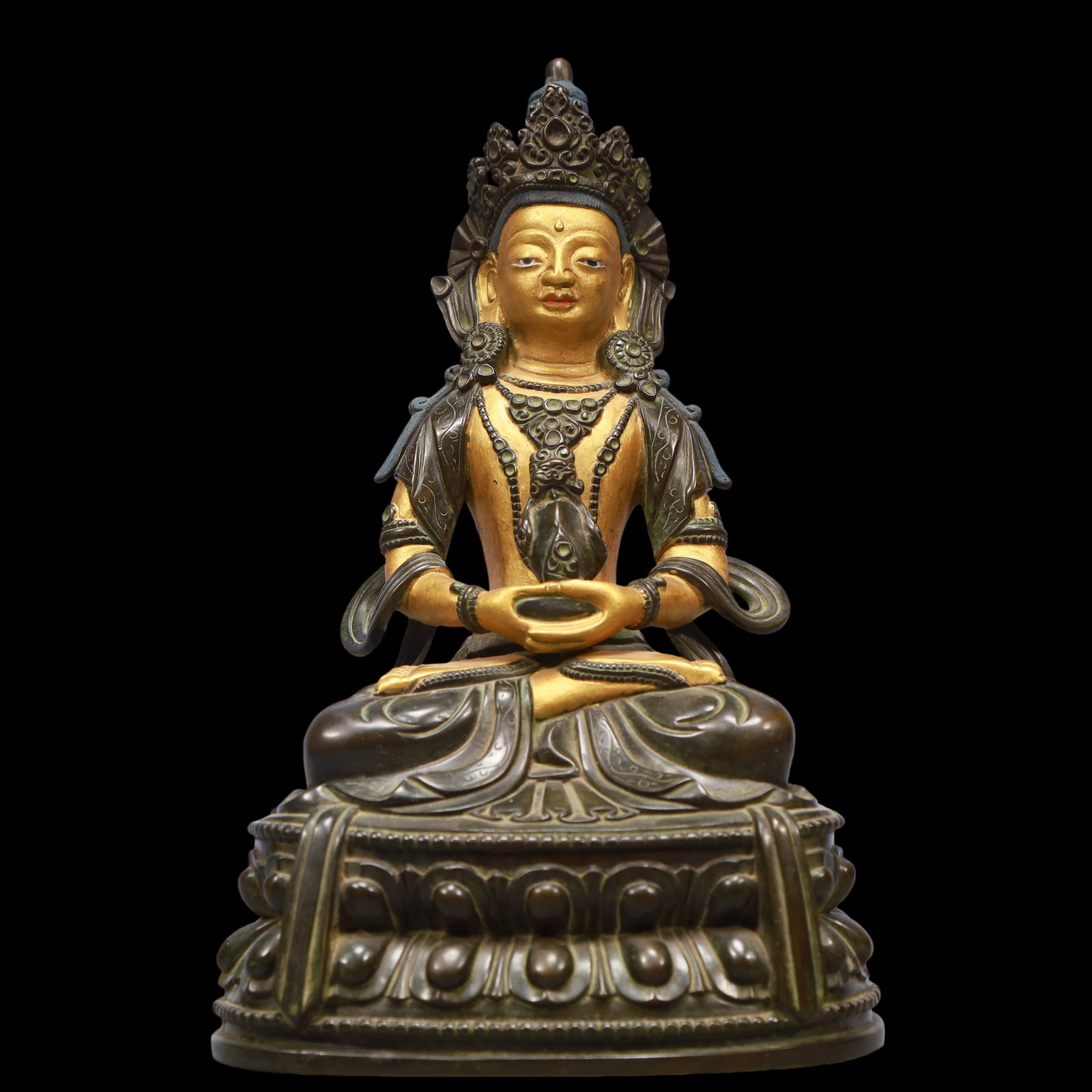 An Exquisite Gilt Bronze Statue of Tara: An Exquisite Gilt Bronze Statue of Tara Ming Dynasty, China Size:5.5inx3.9inx9.1in Weight:1900g铜鎏金度母佛像 中国明代 Size:14cmx10cmx