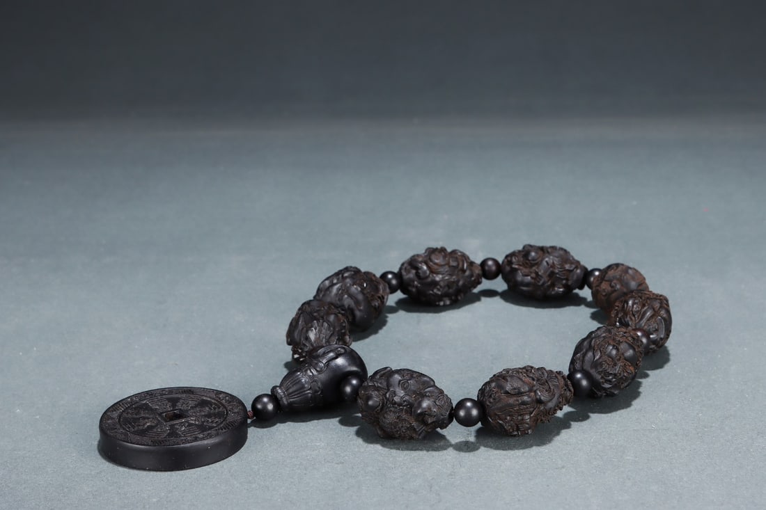 An Exquisite Eaglewood Bracelets - 3