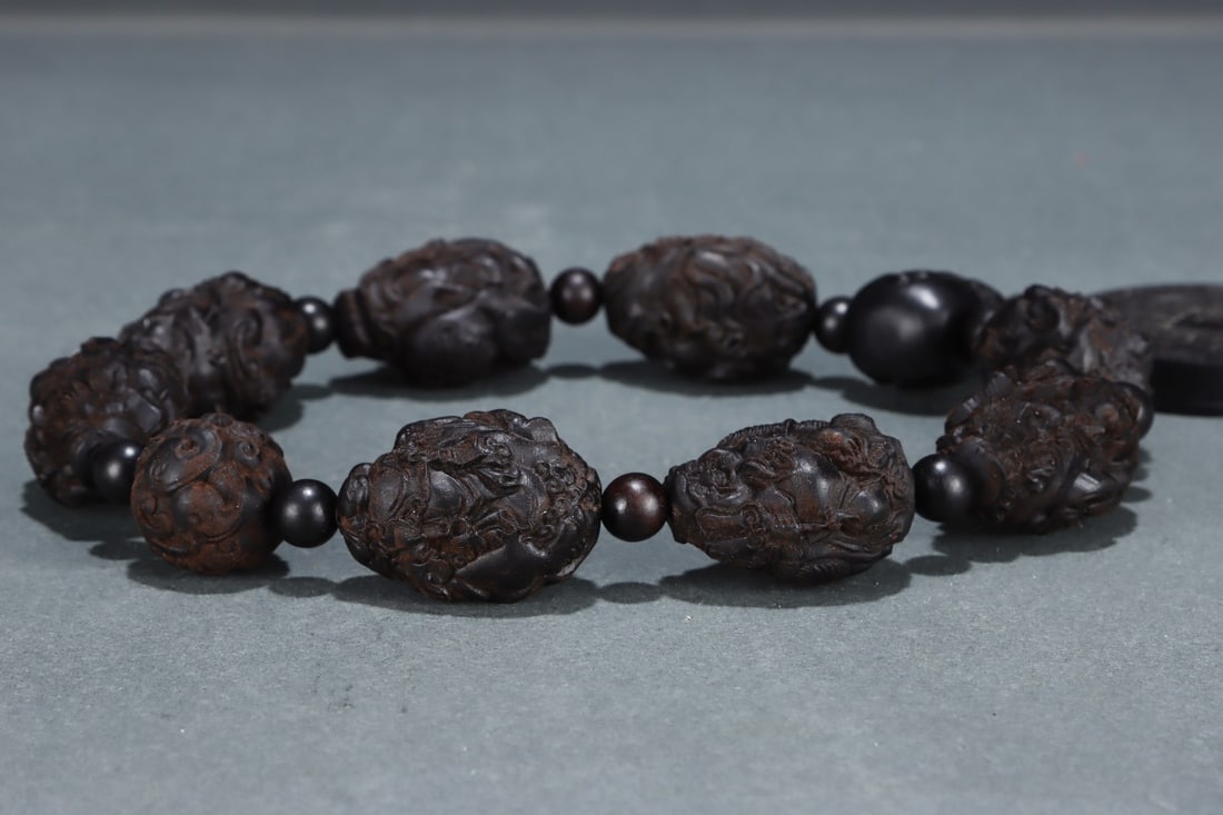 An Exquisite Eaglewood Bracelets - 8