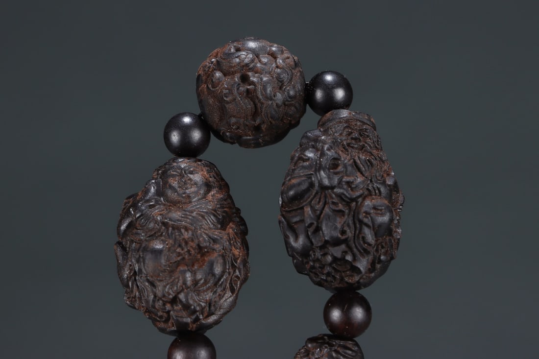 An Exquisite Eaglewood Bracelets - 9