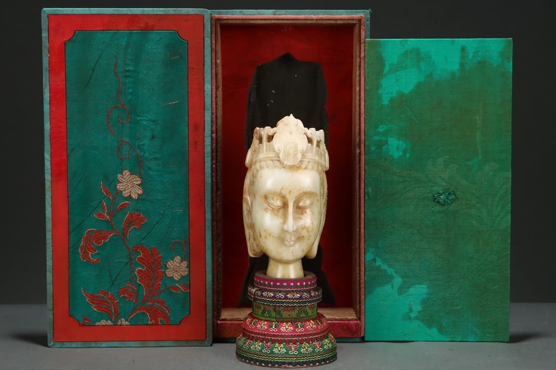 An Exquisite White Jade Buddha head: An Exquisite White Jade Buddha head Qing Dynasty, China Size:6.1inx3.1in白玉佛头 中国清代 Size:15.5cmx8cm