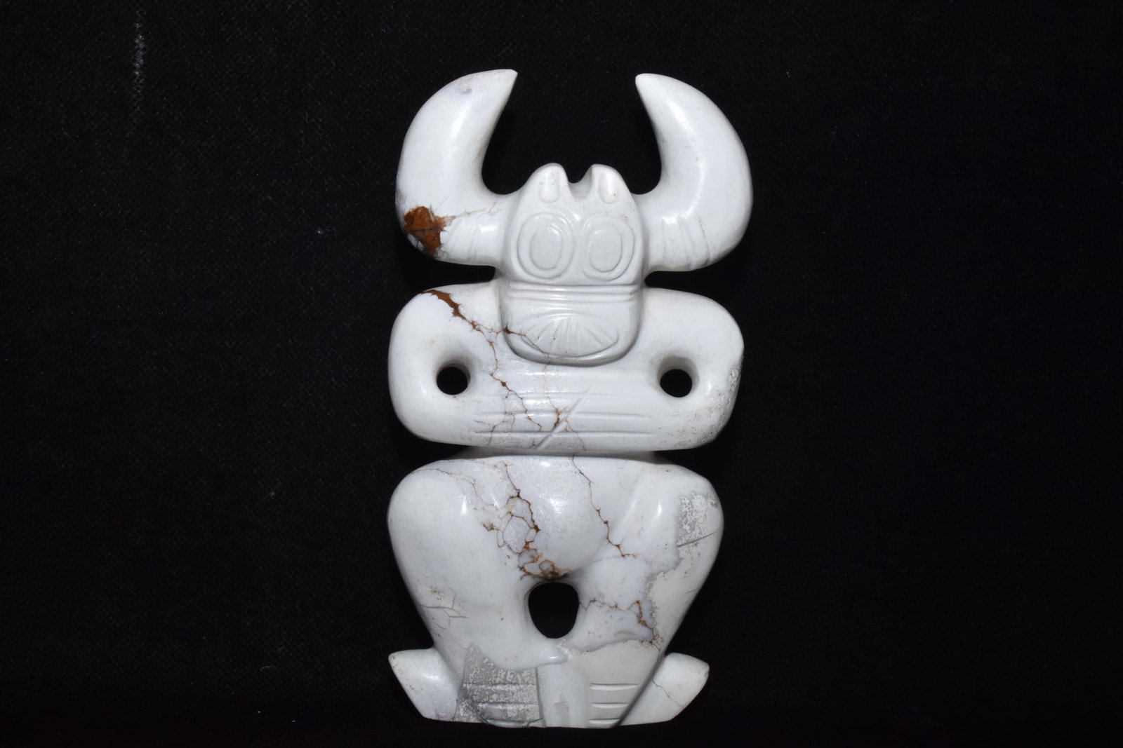 An Exquisite White Jade Figure Ornament: An Exquisite White Jade Figure Ornament Hong Shan Culture Size:6.1inx3.5in Weight:490g白玉太阳神 红山文化 Size:15.5cmx9cm Weight:490g