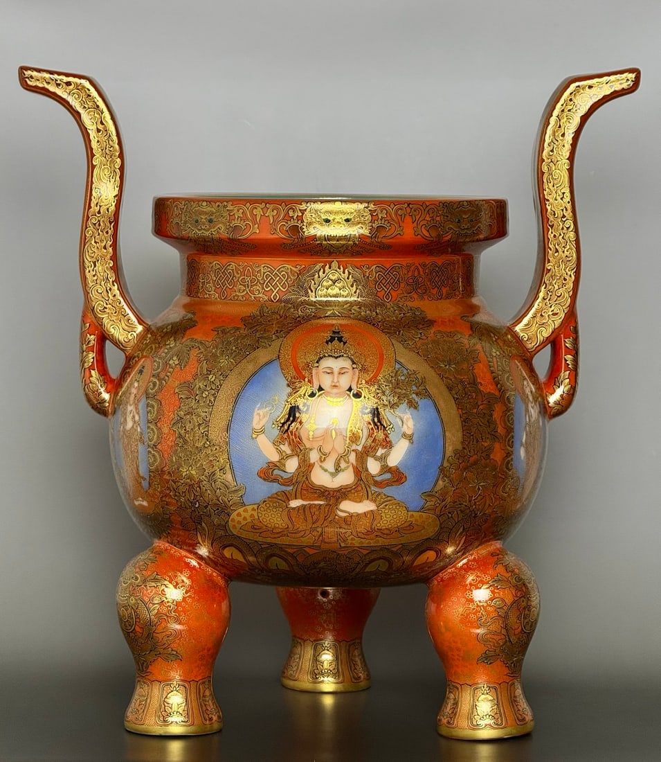 An Exquisite Iron-Red Painted Gold Four-arms Statue of Avalokitesvara Pattern Double-Ears Tripod: An Exquisite Iron-Red Painted Gold Four-arms Statue of Avalokitesvara Pattern Double-Ears Tripod Censer Qing Dynasty, China Qianlong Four-character Mark Size:18.1inx11.8in红地描ŵ