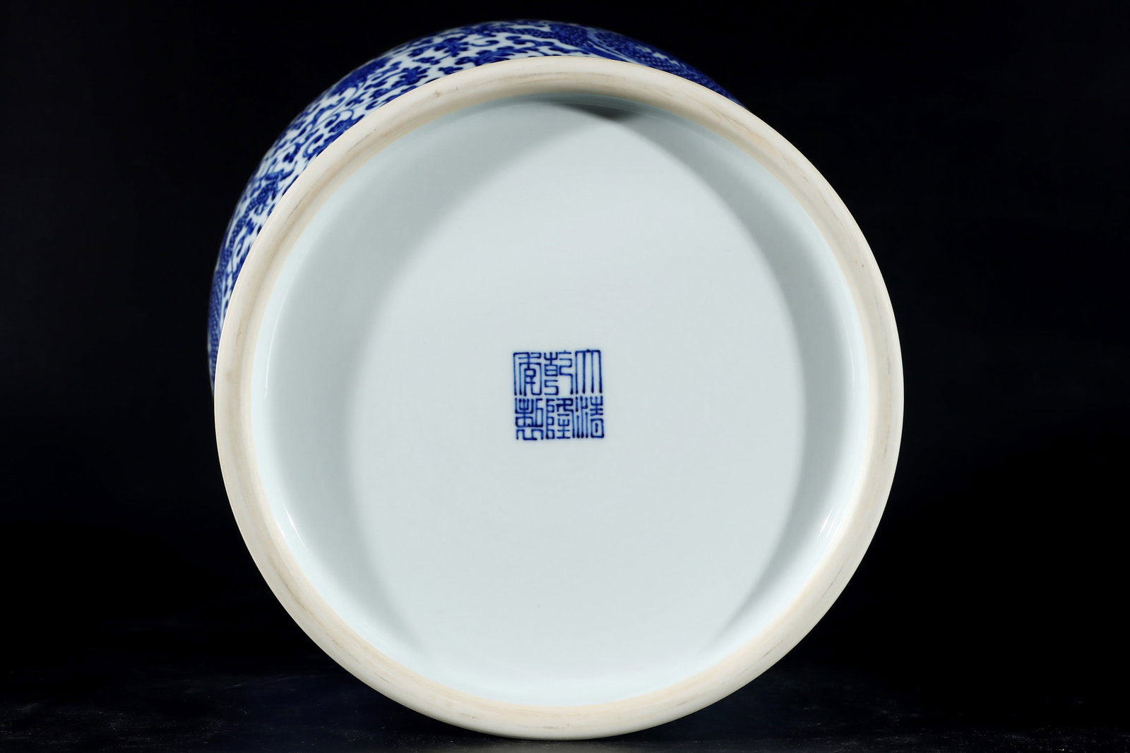 An Exquisite Blue and White Dragon Pattern Lotus Pattern Jar - 9