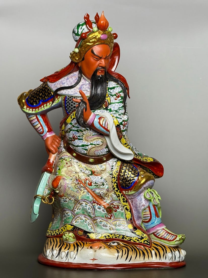 An Exquisite Famille-Rose Dragon Pattern Guan yu Ornament: An Exquisite Famille-Rose Dragon Pattern Guan yu Ornament the Republic of China Size:19.5inx12in粉彩关云长关公雕塑瓷 民国 Size:4