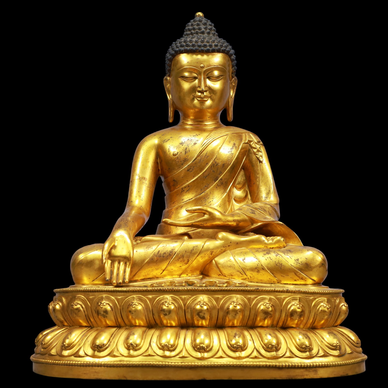 An Exquisite Gilt Bronze Statue of Sakyamuni: An Exquisite Gilt Bronze Statue of Sakyamuni Ming Dynasty, China Size:12.6inx8.7inx15.7in Weight:11950g铜鎏金如来佛像 中国明代 Size:32