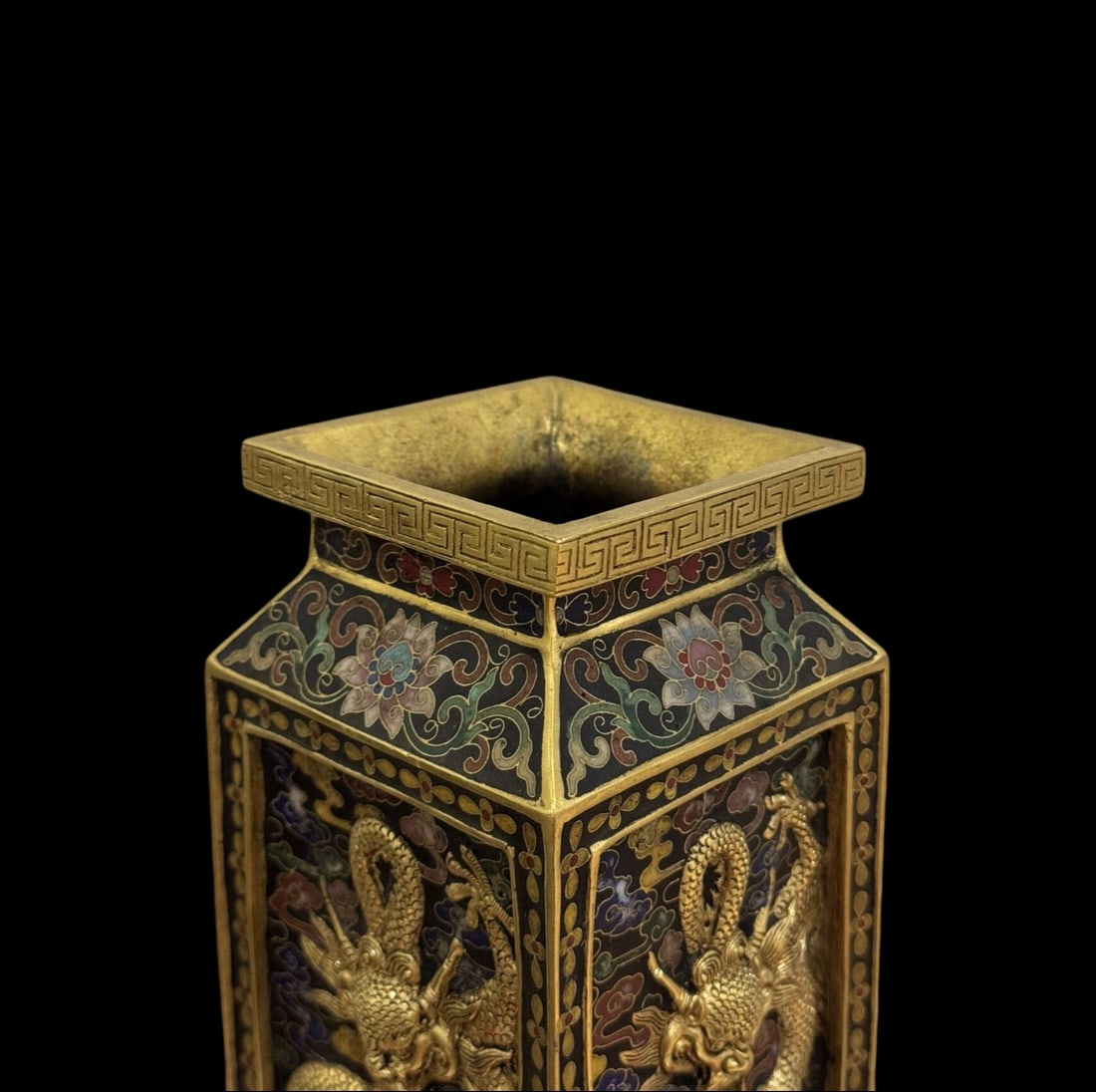An Exquisite Cloisonne Lotus Pattern Dragon Pattern Vase - 4