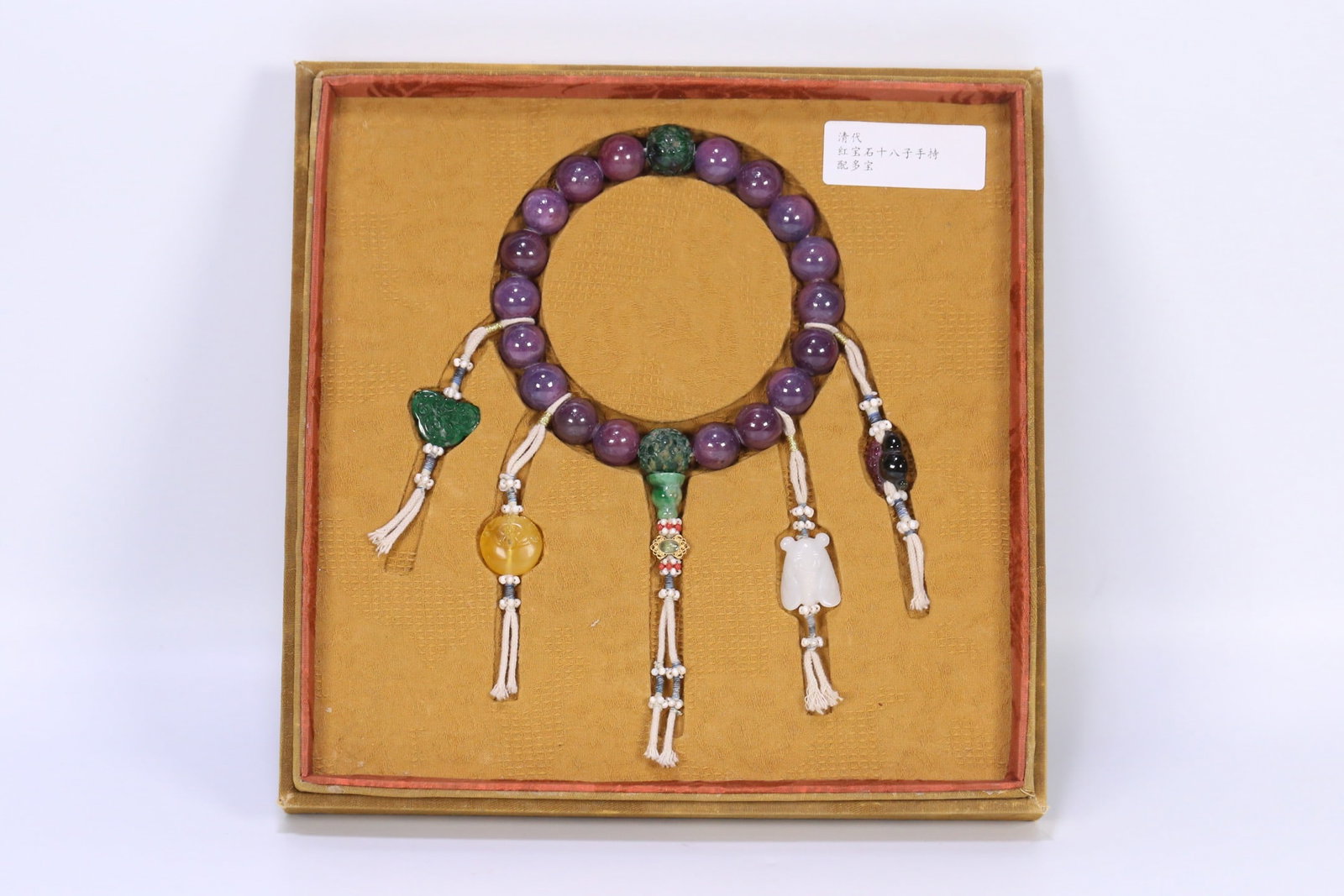 An Exquisite Gems Bracelets: An Exquisite Gems Bracelets Qing Dynasty, China Size:0.6in Weight:145.7g红宝石十八籽手持 中国清代 Size:1.5cm Weight:145.7g