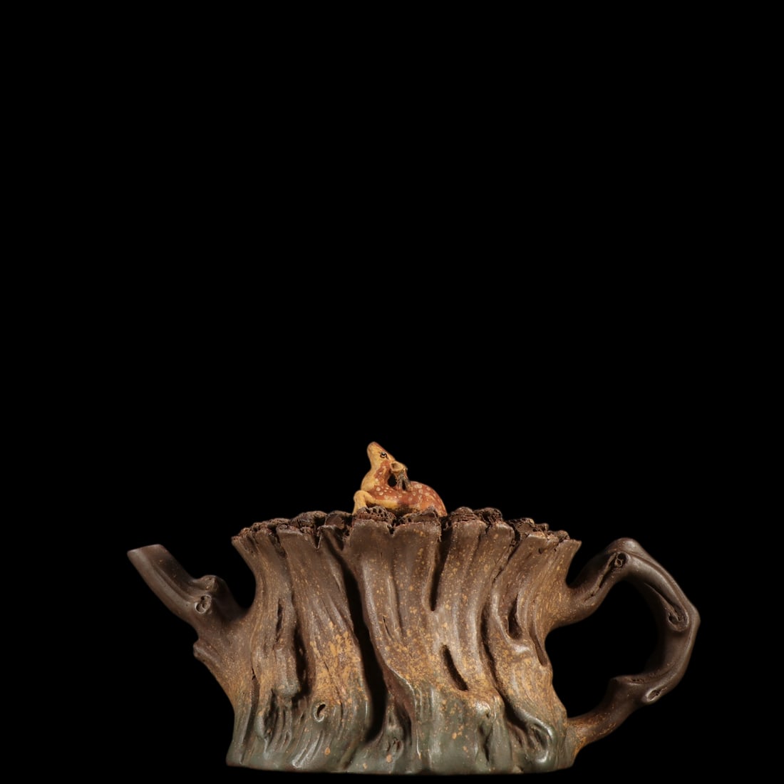 An Exquisite Purple Sands Teapot: An Exquisite Purple Sands Teapot Jiang rong Size:5.1inx8.1in紫砂树桩形鹿钮茶壶 蒋蓉 Size:13cmx20.6cm