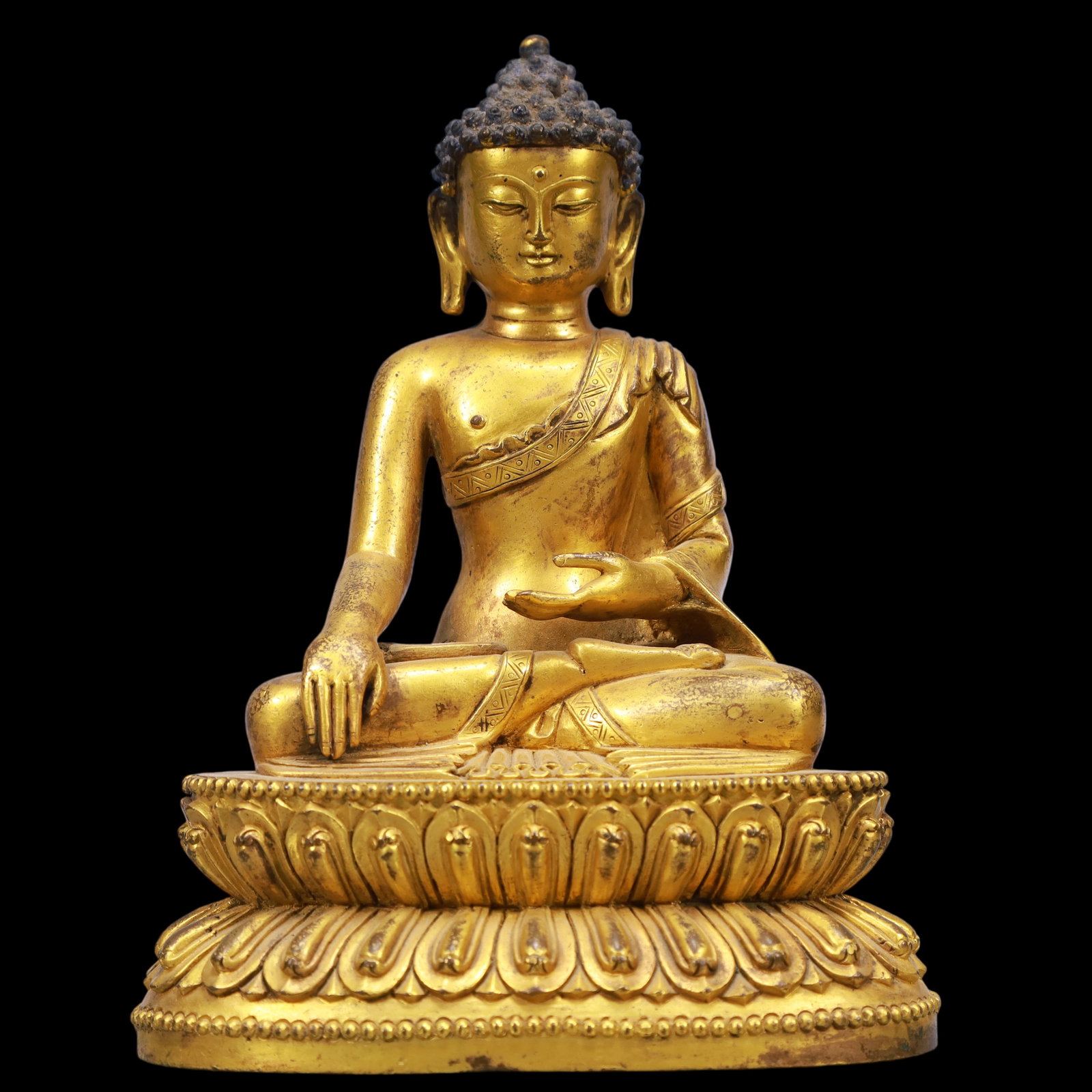 An Exquisite Gilt Bronze Statue of Sakyamuni: An Exquisite Gilt Bronze Statue of Sakyamuni Ming Dynasty, China Size:5.5inx3.9inx7.5in Weight:1900g铜鎏金如来佛像 中国明代