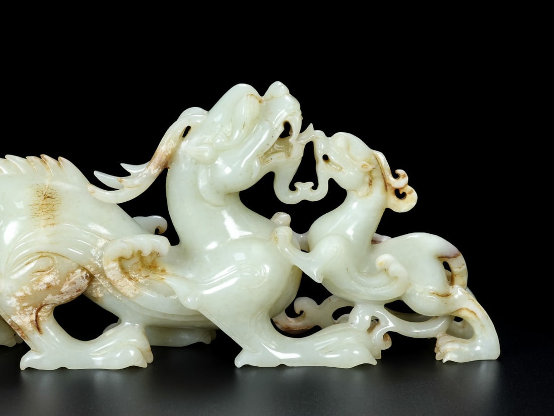 An Exquisite White Jade Dragon Ornament - 2