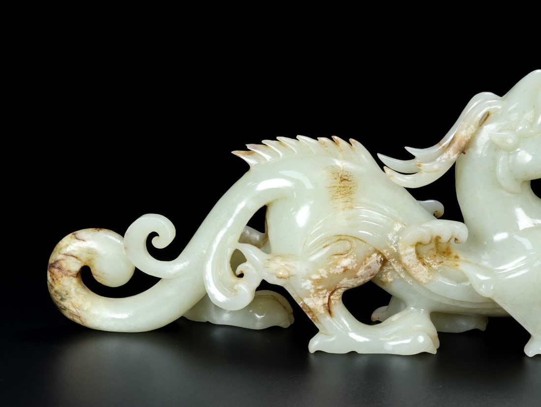 An Exquisite White Jade Dragon Ornament - 3
