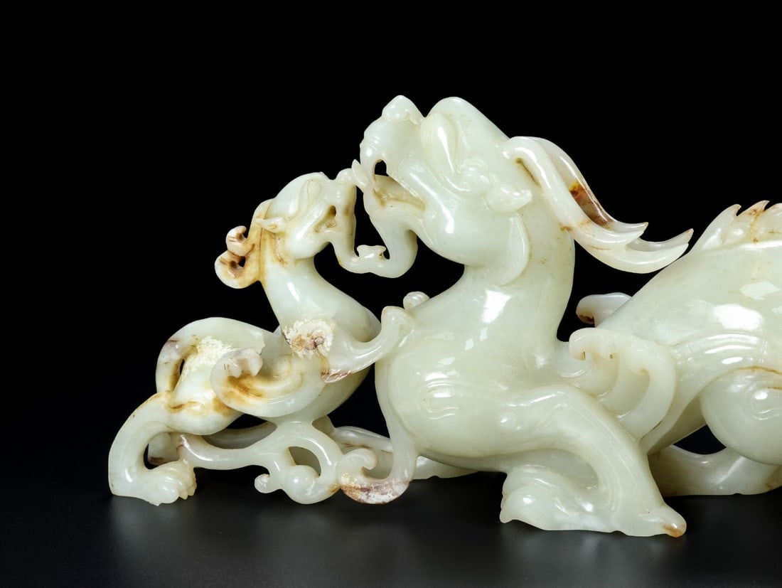 An Exquisite White Jade Dragon Ornament - 8