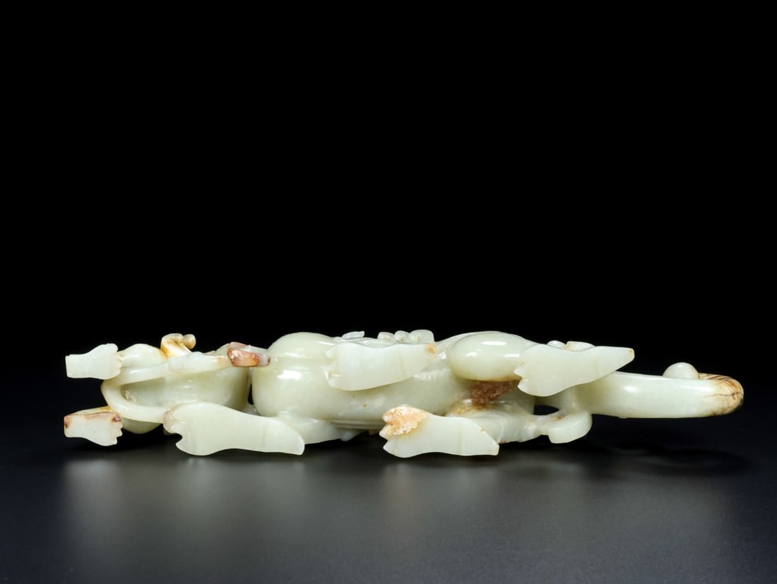 An Exquisite White Jade Dragon Ornament - 9