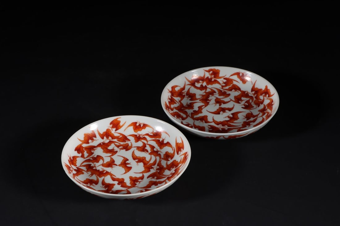 A Pair of Exquisite Iron-Red Bats Pattern Plate: A Pair of Exquisite Iron-Red Bats Pattern Plate Qing Dynasty, China Size:1.1inx5.1in矾红百蝠纹蝶一对 中国清代 Size:2.9cmx12.9cm
