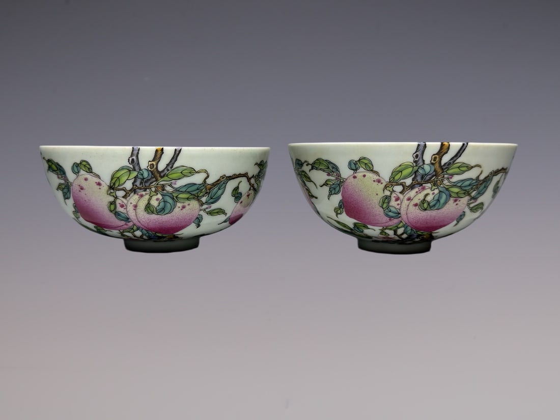 An Exquisite Famille-Rose Bats and Peach Pattern Bowl: An Exquisite Famille-Rose Bats and Peach Pattern Bowl Qing Dynasty, China Yongzheng Six-character Mark Size:2.3inx5in粉彩寿桃碗 中国清代 大&