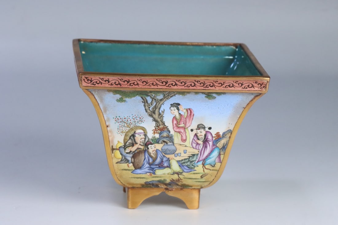 An Exquisite Gilt Bronze Painted Enamel Flower Pattern Character and Story Pattern Basin: An Exquisite Gilt Bronze Painted Enamel Flower Pattern Character and Story Pattern Basin Qing Dynasty, China Qianlong Four-character Mark Size:3.7inx4.3inx4.3in Weight:325g铜鎏金