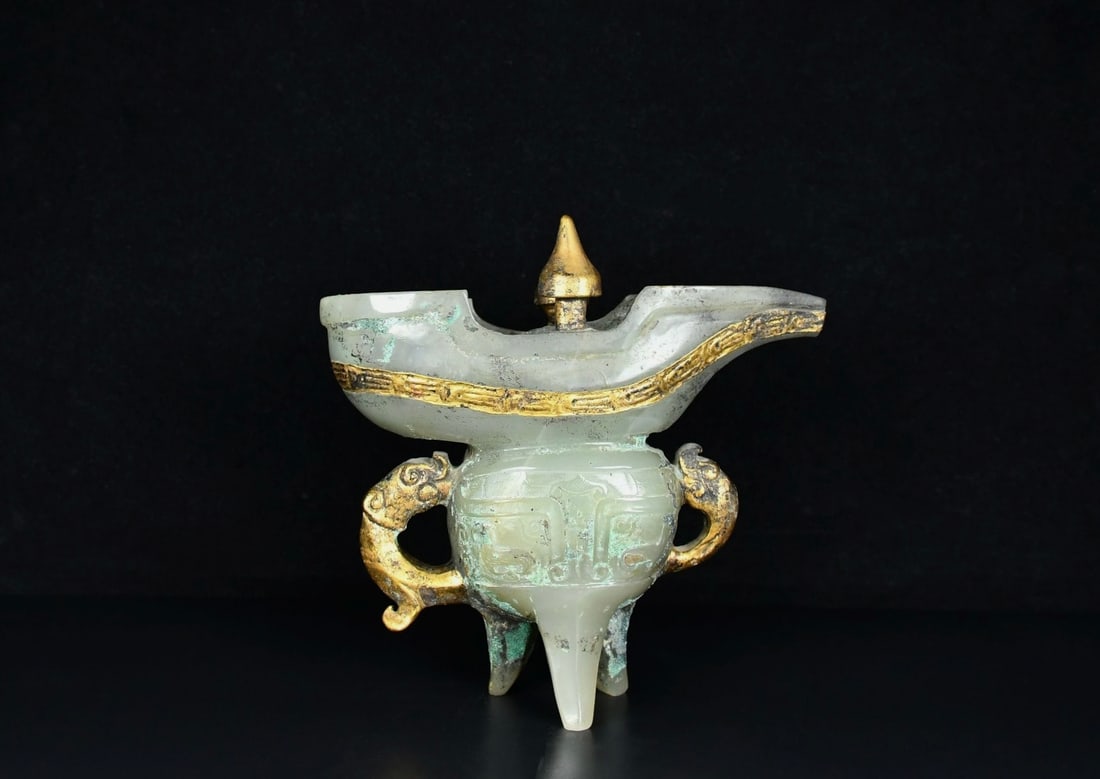 An Exquisite White Jade Cover with Gold Goblet: An Exquisite White Jade Cover with Gold Goblet Han Dynasty, China Size:5.5inx5.1in Weight:379g白玉包金酒杯 中国汉代 Size:14cmx13cm Weight:37