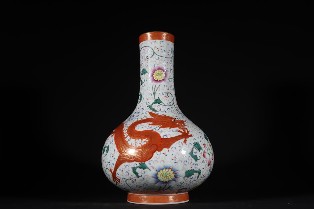 An Exquisite Famille-Rose Painted Gold Flower Pattern Dragon Pattern Vase: An Exquisite Famille-Rose Painted Gold Flower Pattern Dragon Pattern Vase Qing Dynasty, China Yongzheng Six-character Mark