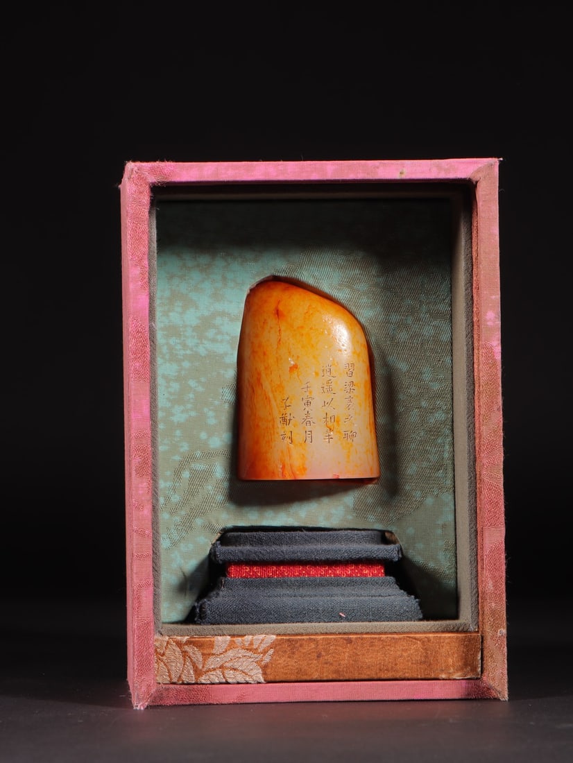 An Exquisite White Jade with poem Seal: An Exquisite White Jade with poem Seal Qing Dynasty, China Size:2.1inx1.7inx2.9in Weight:317g白玉诗文印章 中国清代 Size:5.3cmx4.4cmx7.3cm We