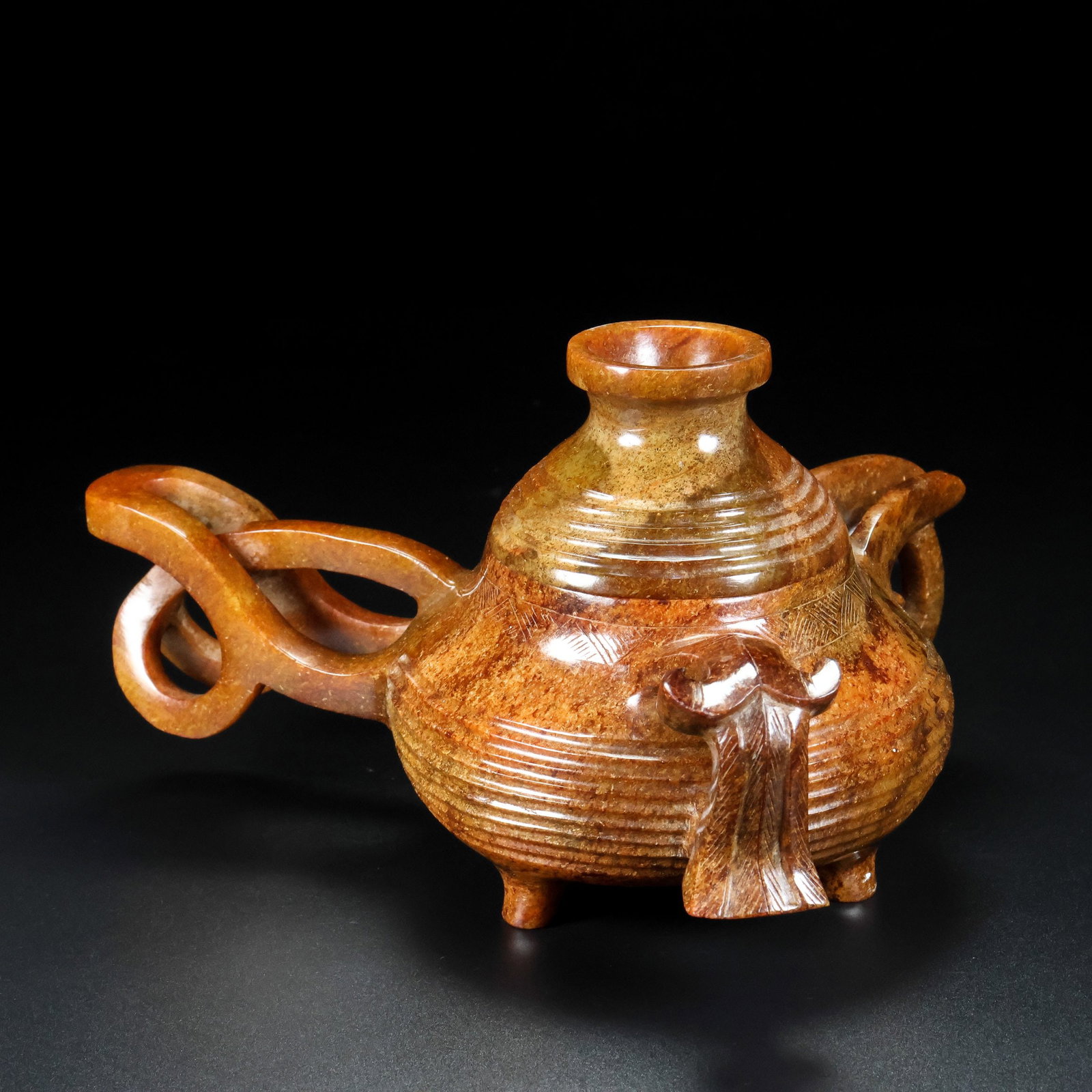 An Exquisite White Jade Tripod Ewer: An Exquisite White Jade Tripod Ewer Qing Dynasty, China Size:7.9inx4.7inx6.3in Weight:722g白玉三足鼎立把壶 中国清代 Size:20cmx12