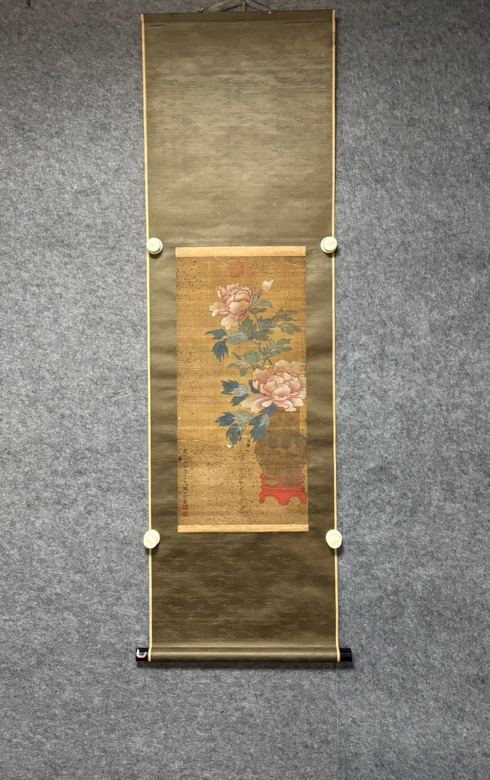 A Chinese Vertical Scroll Ink Painting of Flower on Silk: A Chinese Vertical Scroll Ink Painting of Flower on Silk Chen mei Size:22.8inx11in陈枚花卉 绢本立轴Size:58cmx28cm