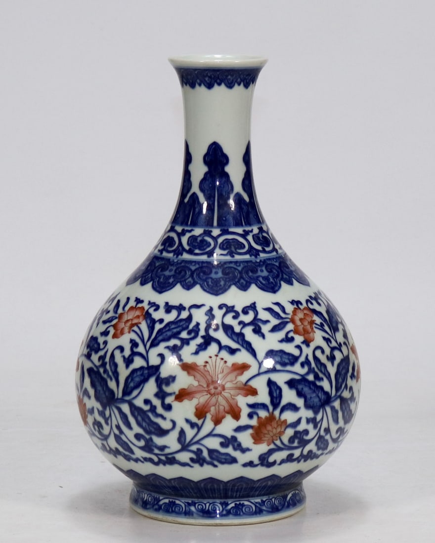 An Exquisite Blue and White Iron-Red Lotus Pattern Vase: An Exquisite Blue and White Iron-Red Lotus Pattern Vase Qing Dynasty, China Qianlong Six-character Mark Size:10.8in青花斗彩矾红花卉图赏ī