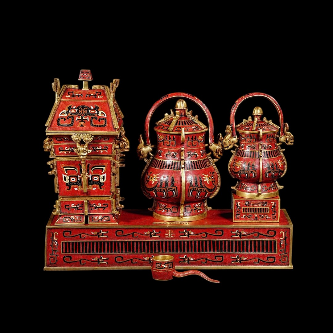 An Exquisite Cloisonne Beast-Face Pattern Ornament: An Exquisite Cloisonne Beast-Face Pattern Ornament Qing Dynasty, China Qianlong Six-character Mark Size:19.7inx6.3inx15.7in Weight:20kg景泰蓝酒具