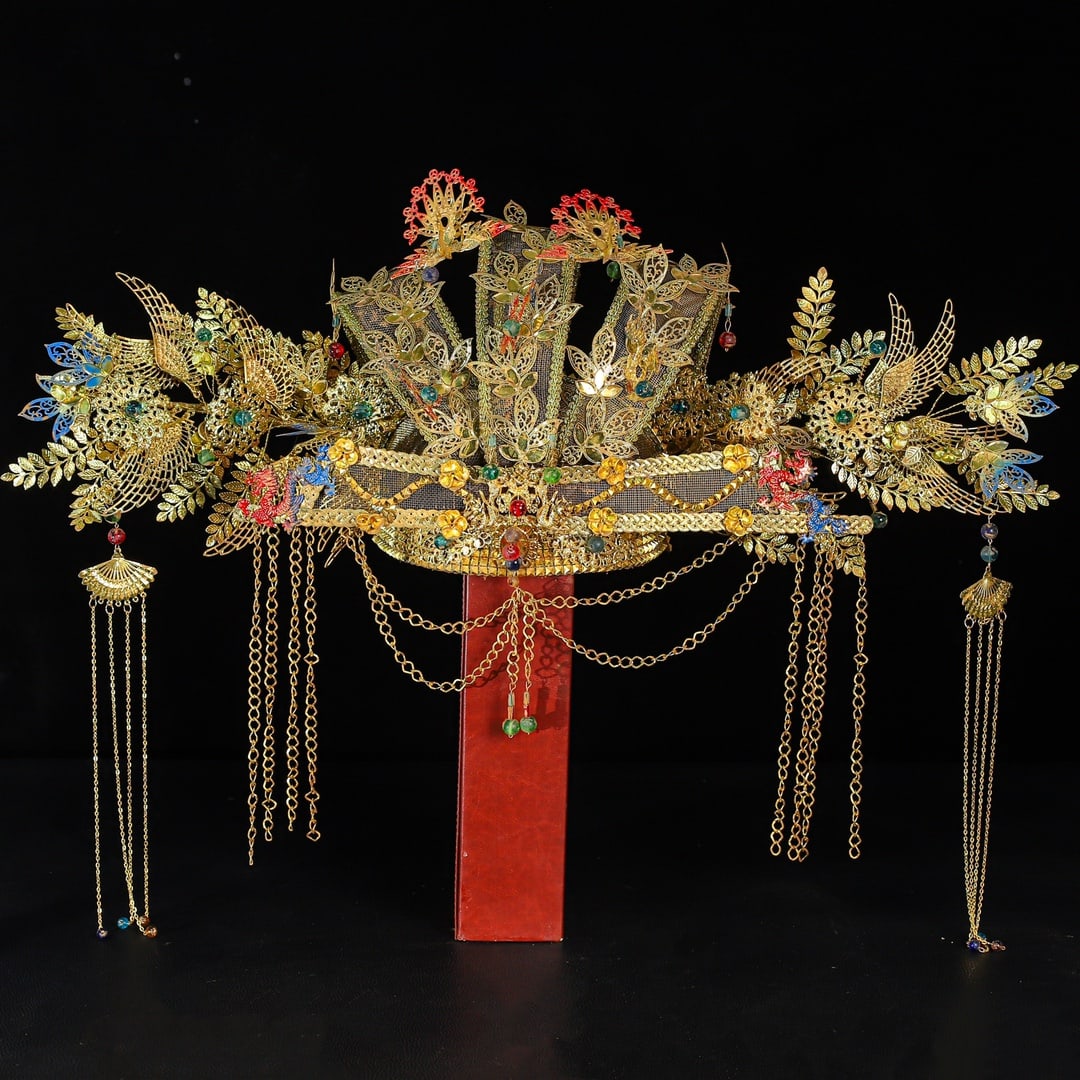 An Exquisite Gilt Bronze Inlaid Gems phoenix coronet: An Exquisite Gilt Bronze Inlaid Gems phoenix coronet Qing Dynasty, China Size:11.8incmx27.6in Weight:1170g铜鎏金编织凤冠 中国清代 Size