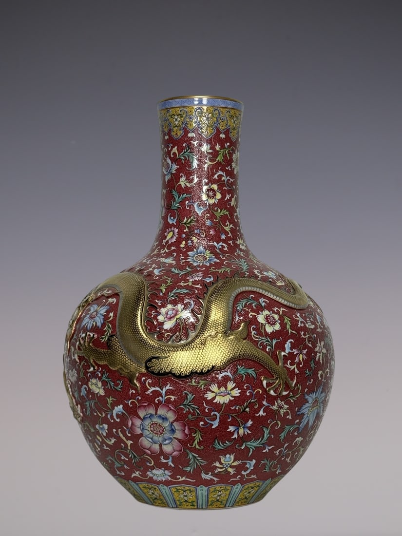 An Exquisite Enamel Ruby Red-Glazed Painted Gold Dragon Pattern Lotus Pattern Vase - 3