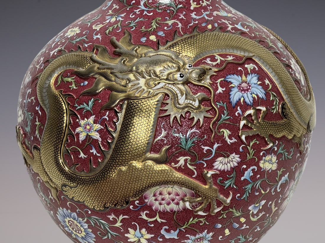 An Exquisite Enamel Ruby Red-Glazed Painted Gold Dragon Pattern Lotus Pattern Vase - 7