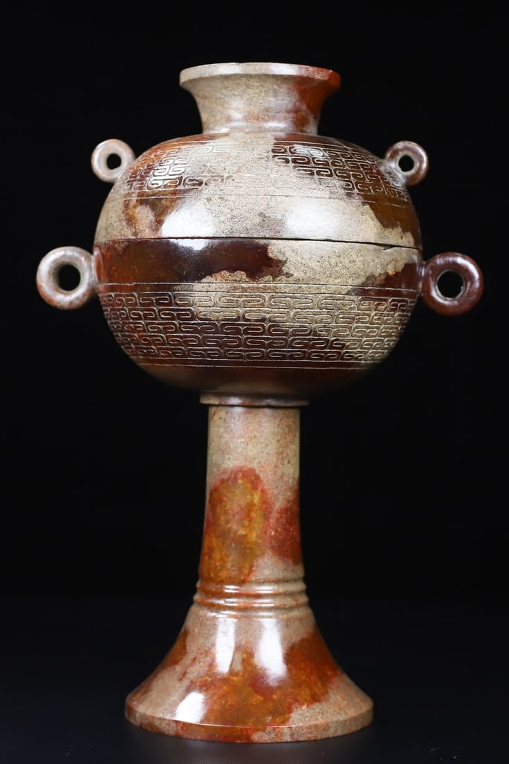 An Exquisite White Jade Censer: An Exquisite White Jade Censer Han Dynasty, China Size:10.5inx7.2inx5.2in Weight:1.389kg白玉香炉 中国汉代 Size:26.6cmx18.2cmx13.3cm Weight:1.389kg