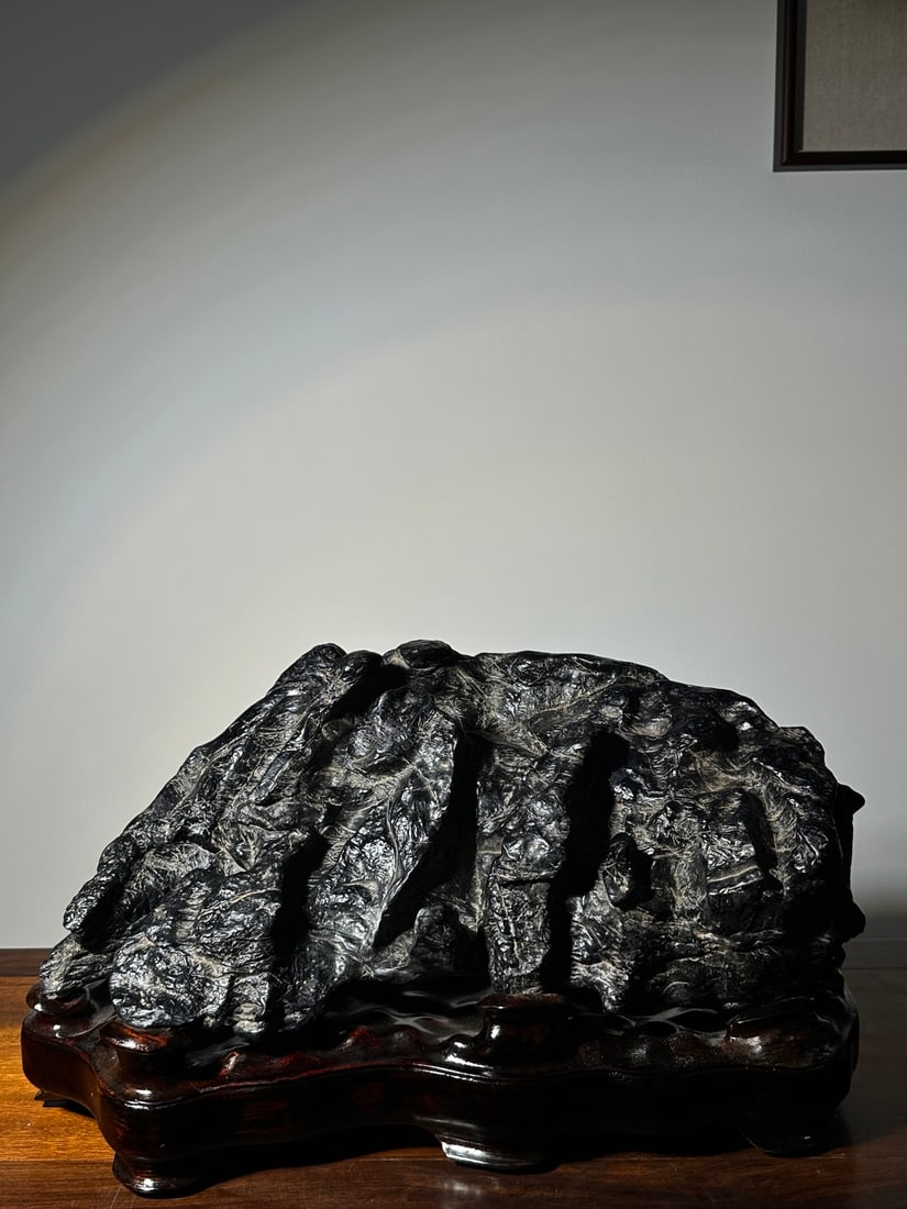 An Exquisite Lingbi Stone Rockery Ornament: An Exquisite Lingbi Stone Rockery Ornament Qing Dynasty, China Size:23.6inx12.6inx12.2in灵璧石靠山石摆件 中国清代