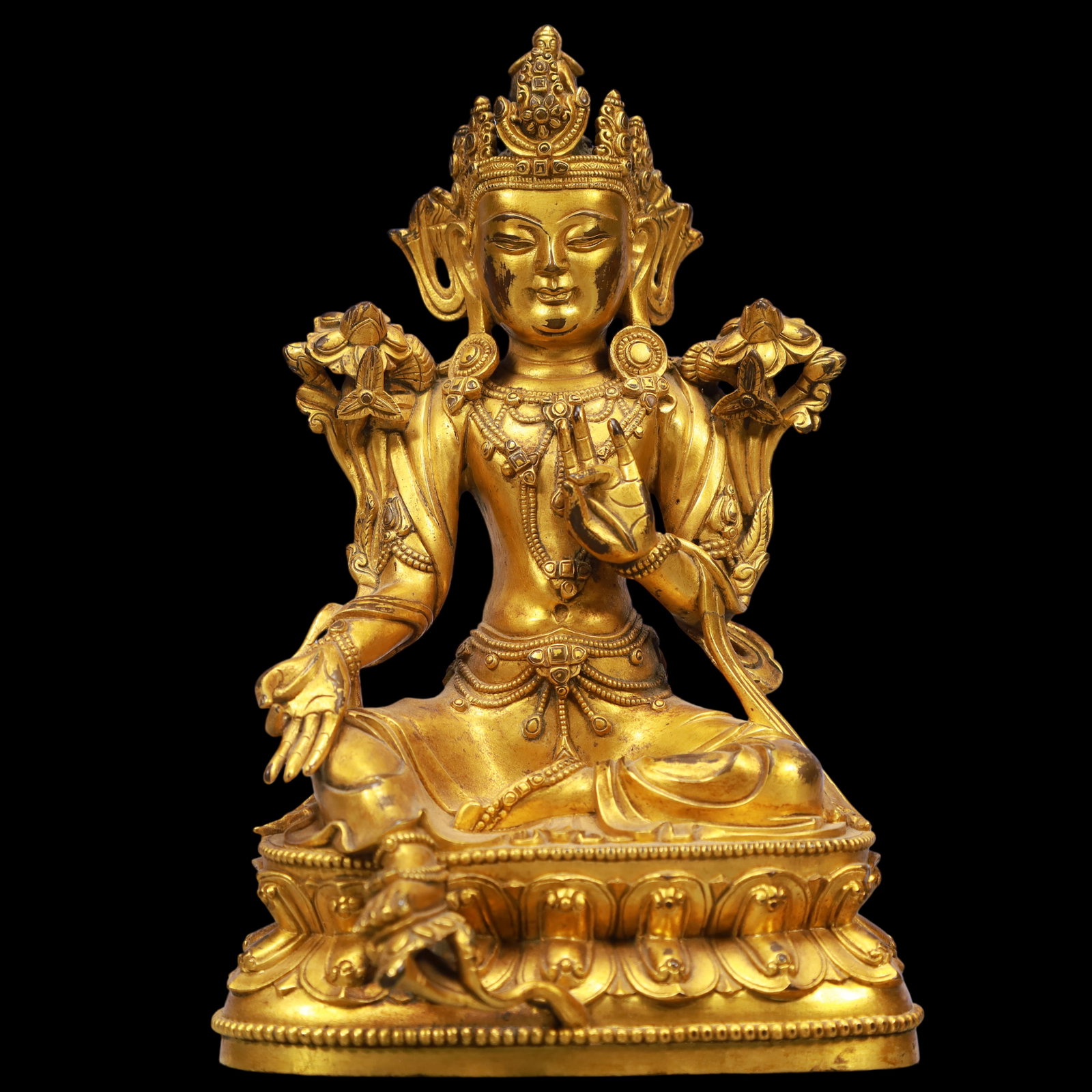 An Exquisite Gilt Bronze Statue of Amitayus: An Exquisite Gilt Bronze Statue of Amitayus Ming Dynasty, China Size:4.7inx3.1inx7.1in Weight:1300g铜鎏金无量寿佛像 中国明代 Siz