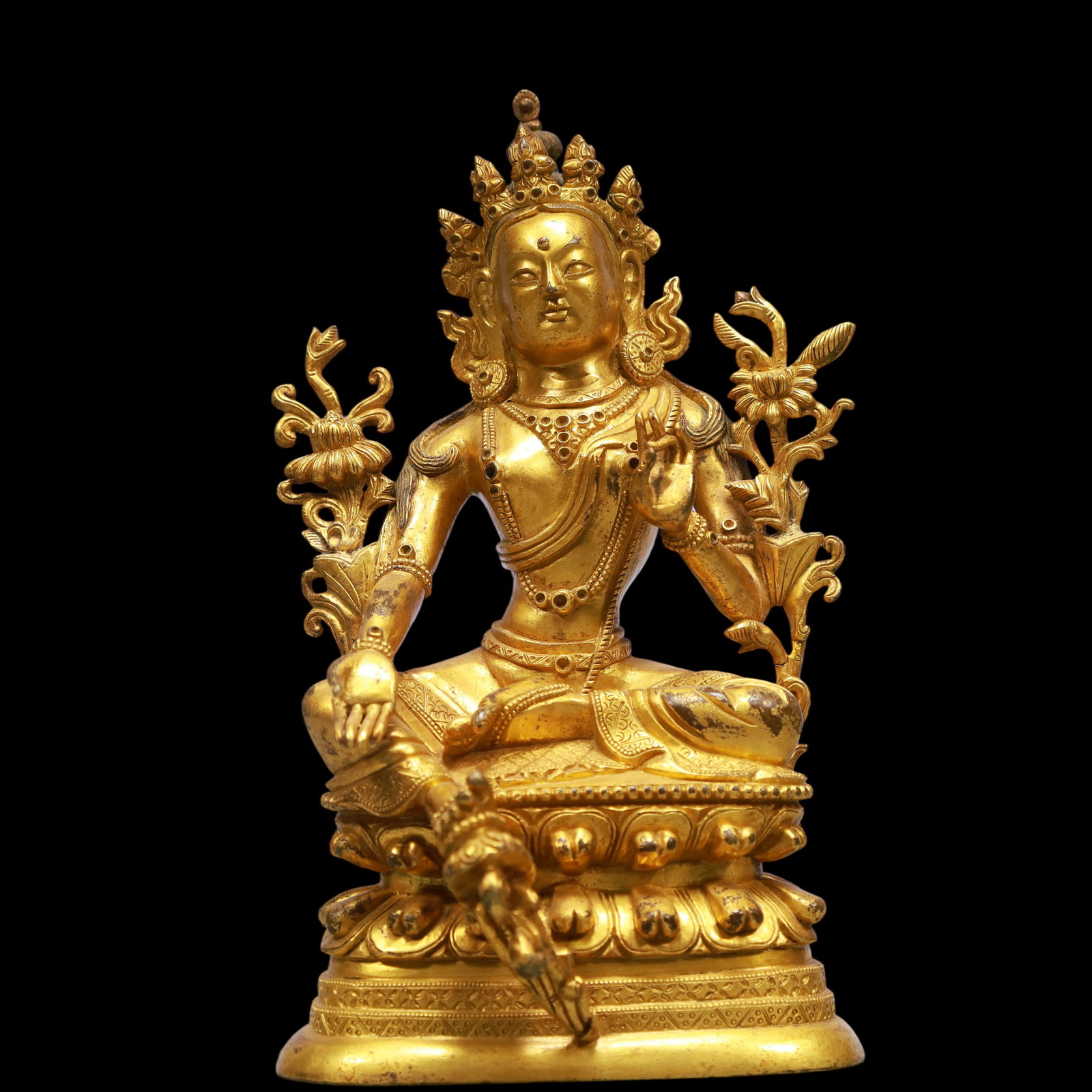 An Exquisite Gilt Bronze Statue of Tara: An Exquisite Gilt Bronze Statue of Tara Ming Dynasty, China Size:3.5inx2.8inx6.7in Weight:1150g铜鎏金度母佛像 中国明代 Size:9cmx7cmx17