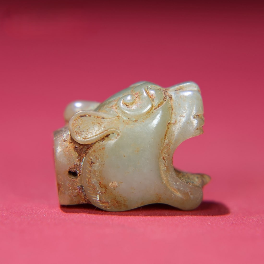 An Exquisite White Jade Tiger head Pendant: An Exquisite White Jade Tiger head Pendant Han Dynasty, China Size:1.2inx1inx0.7in Weight:25g白玉虎头挂饰 中国汉代 Size:3.1cmx2.6cmx1.8cm We