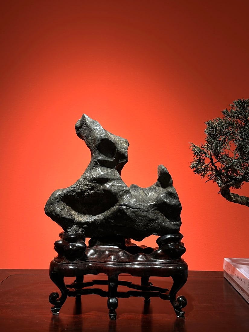 An Exquisite Lingbi Stone Ornament: An Exquisite Lingbi Stone Ornament Qing Dynasty, China Size:13.8inx9.4inx5.1in灵璧石雅供摆件 中国清代 Size:35cmx24cmx13cm